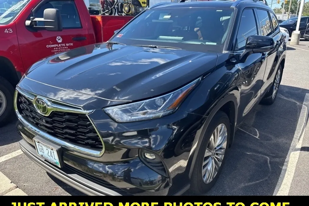 2023 Toyota Highlander Platinum photo 1