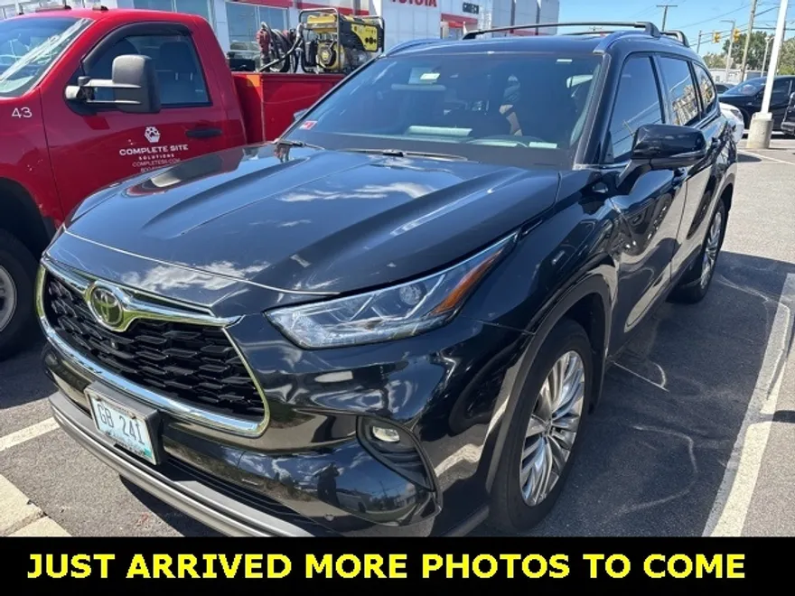 2023 Toyota Highlander Platinum photo 1