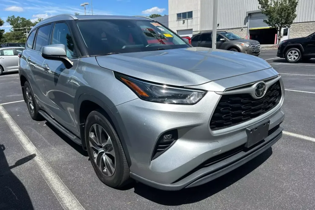2022 Toyota Highlander XLE photo 1