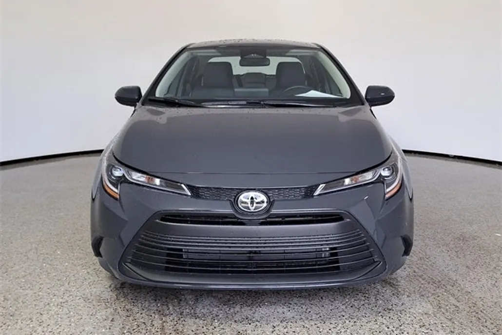 2025 Toyota Corolla LE photo 1