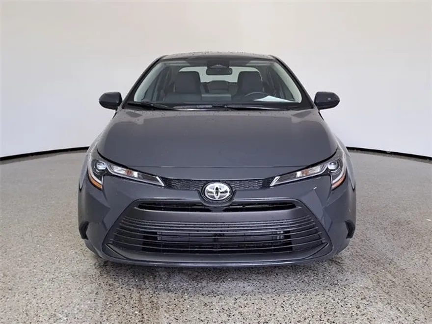 2025 Toyota Corolla LE photo 1
