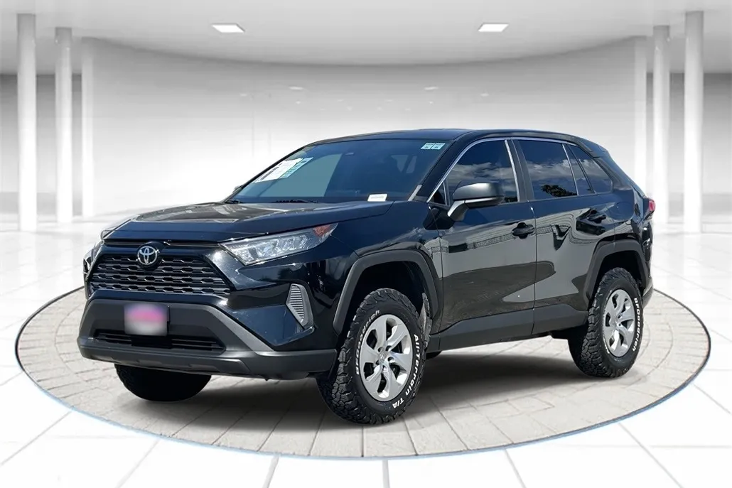 2022 Toyota RAV4 LE photo 1