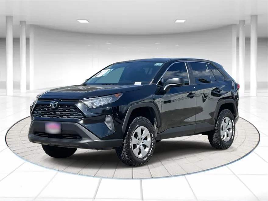 2022 Toyota RAV4 LE photo 1