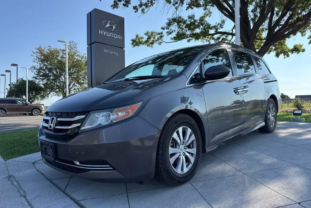 2016 Honda Odyssey EX-L photo 1