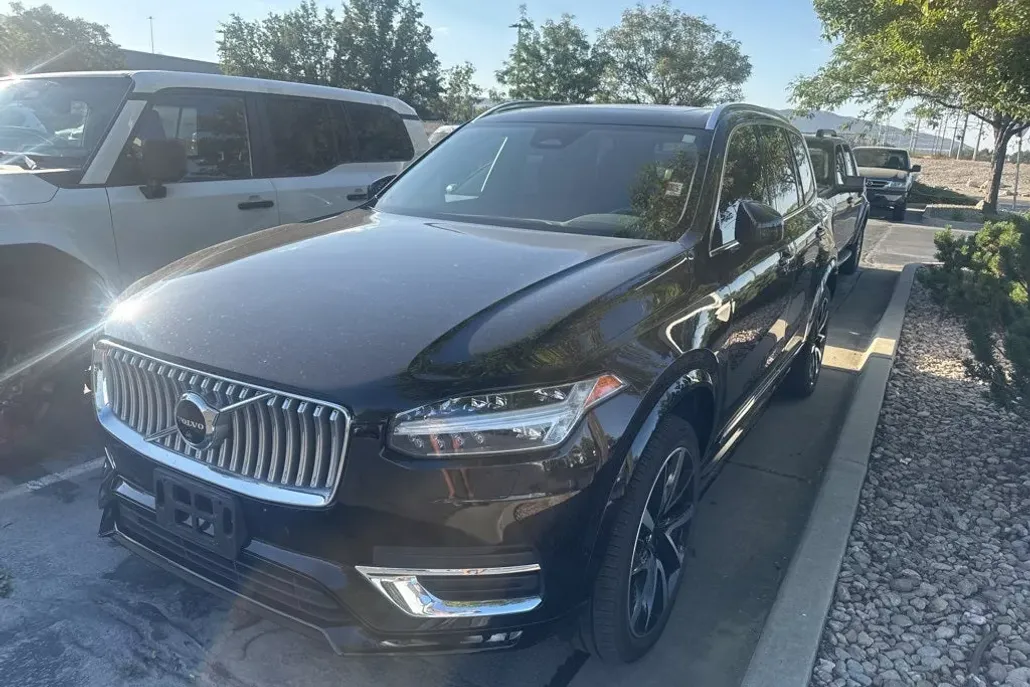 2024 Volvo XC90 Plus photo 1
