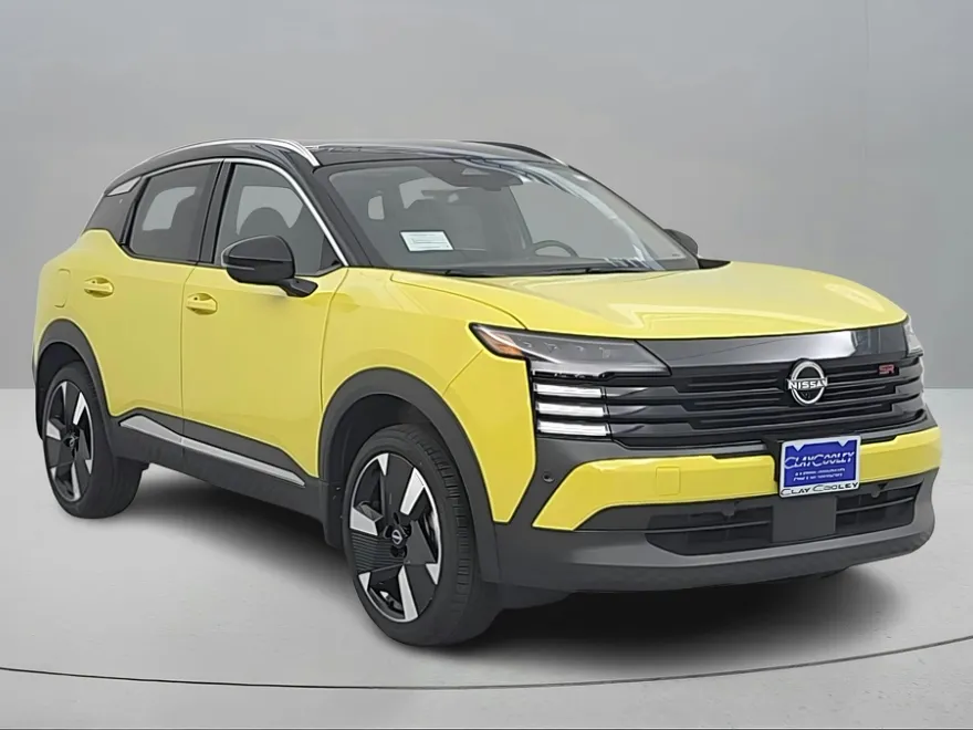 2026 Nissan Kicks SR photo 2