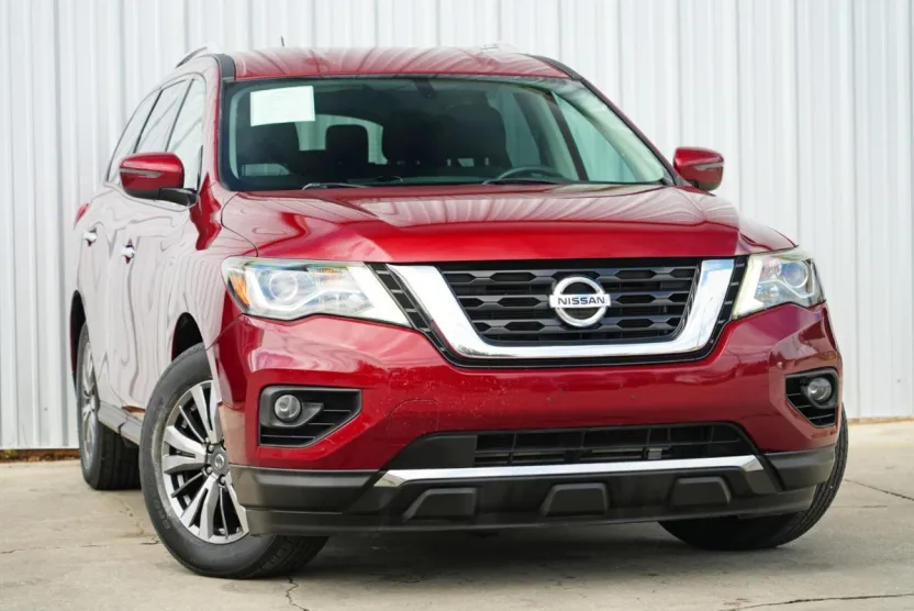 2018 Nissan Pathfinder SV photo 1