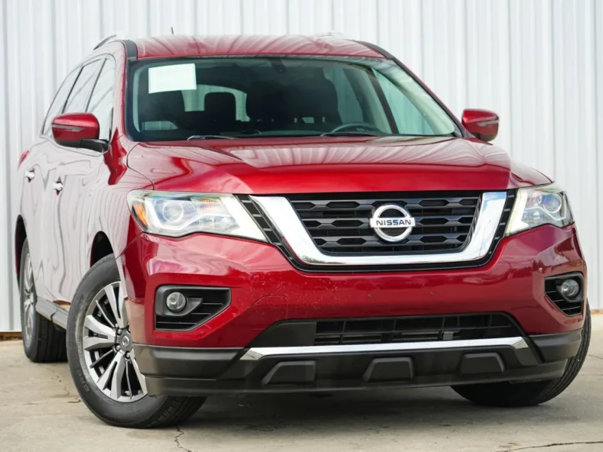 2018 Nissan Pathfinder SV photo 1