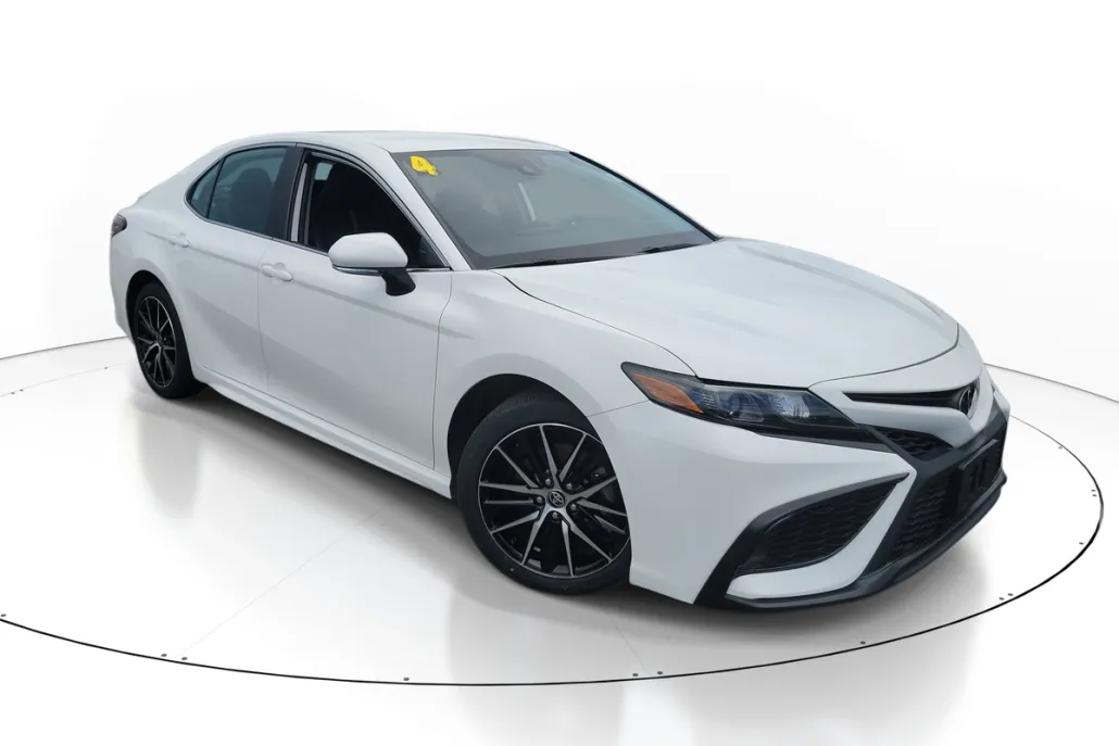 2024 Toyota Camry SE photo 1