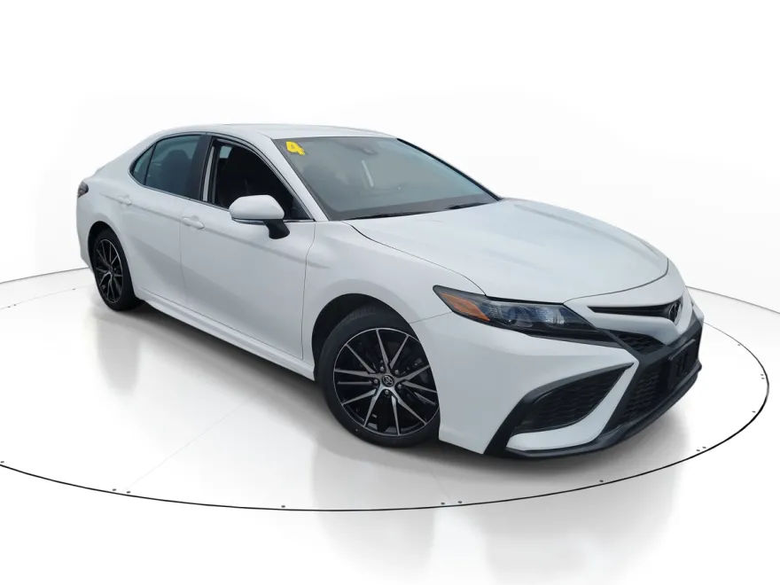 2024 Toyota Camry SE photo 1