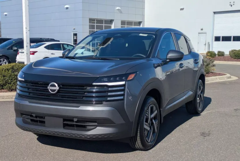 2025 Nissan Kicks SV photo 1