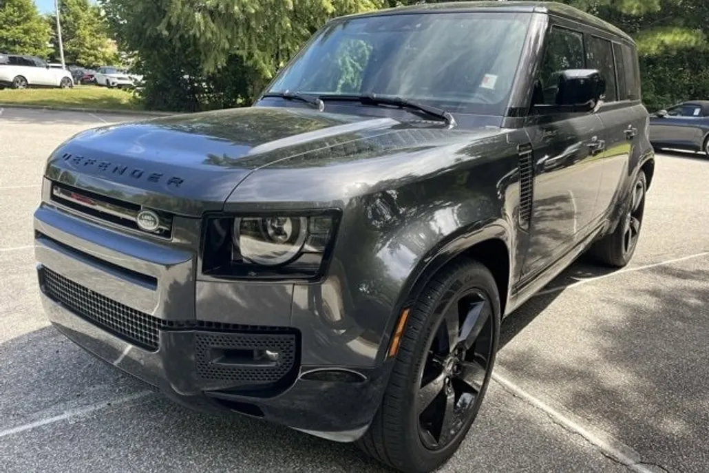 2025 Land Rover Defender V8 photo 1