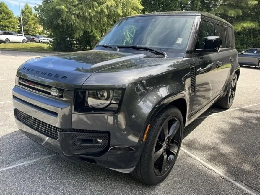 2025 Land Rover Defender V8 photo 1