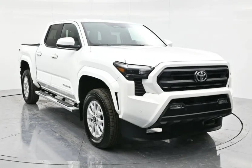 2024 Toyota Tacoma photo 1