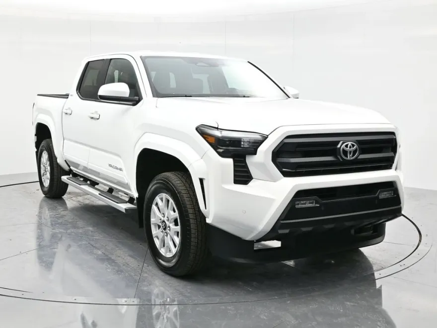 2024 Toyota Tacoma photo 1