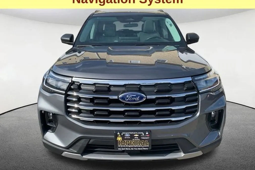 2025 Ford Explorer photo 1