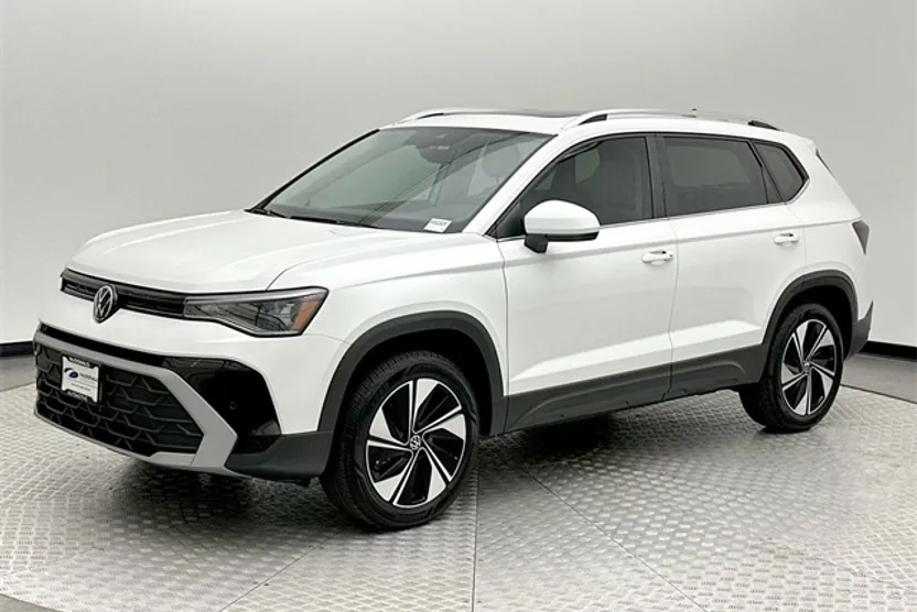 2025 Volkswagen Taos SE photo 1
