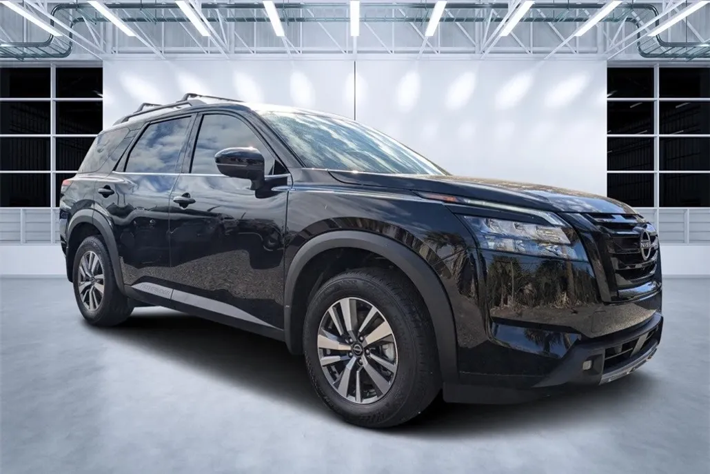 2025 Nissan Pathfinder SL photo 1