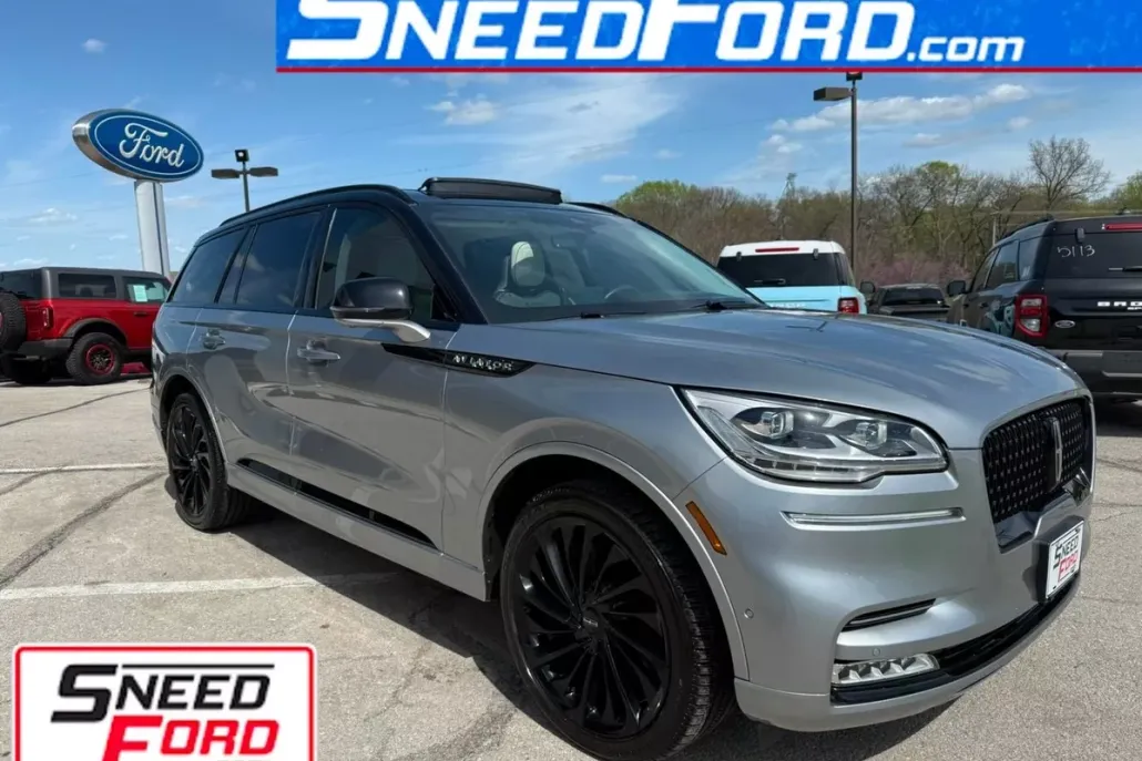 2023 Lincoln Aviator Black Label photo 1