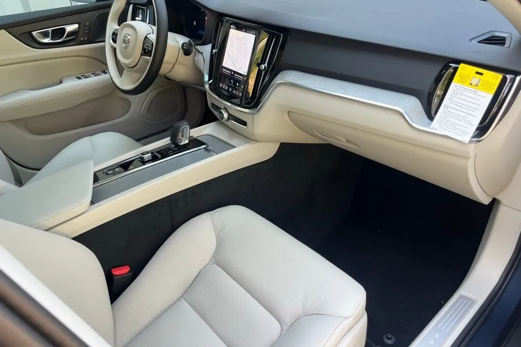 2026 Volvo V60 Cross Country B5 Plus photo 1