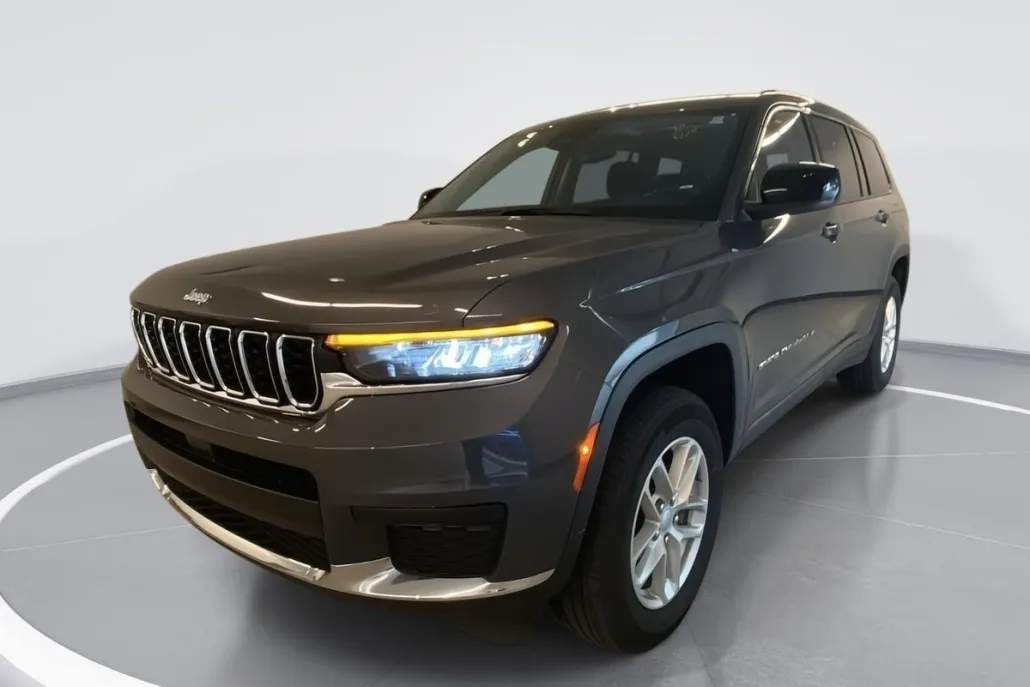 2023 Jeep Grand Cherokee Laredo photo 1