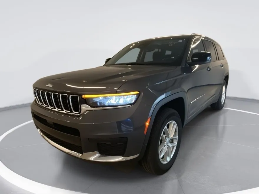 2023 Jeep Grand Cherokee Laredo photo 1