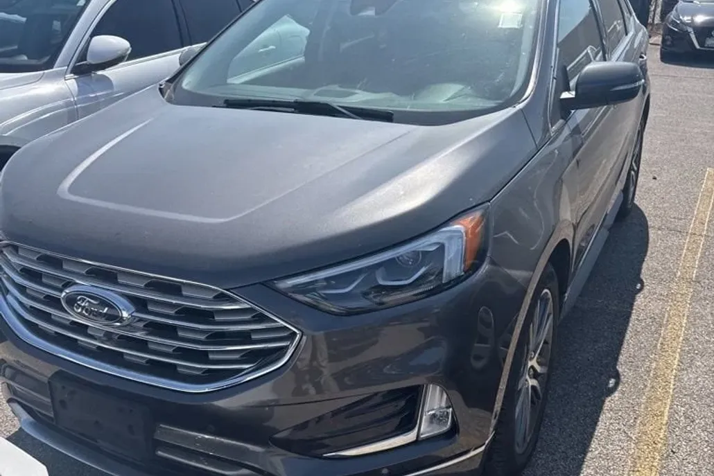 2019 Ford Edge Titanium photo 1