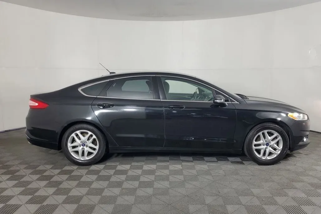 2014 Ford Fusion SE photo 1