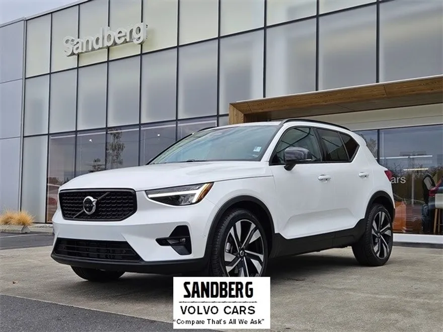 2023 Volvo XC40 AWD Ultimate photo 1