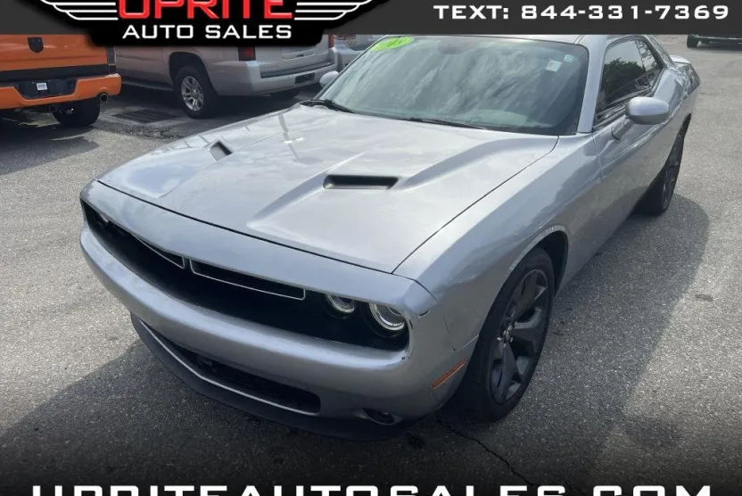 2018 Dodge Challenger SXT Plus photo 1
