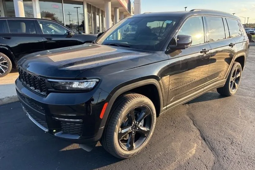 2025 Jeep Grand Cherokee Limited photo 1