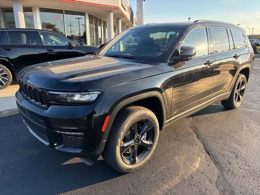 2025 Jeep Grand Cherokee Limited photo 1