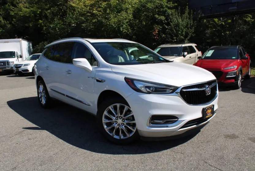 2018 Buick Enclave Essence photo 1