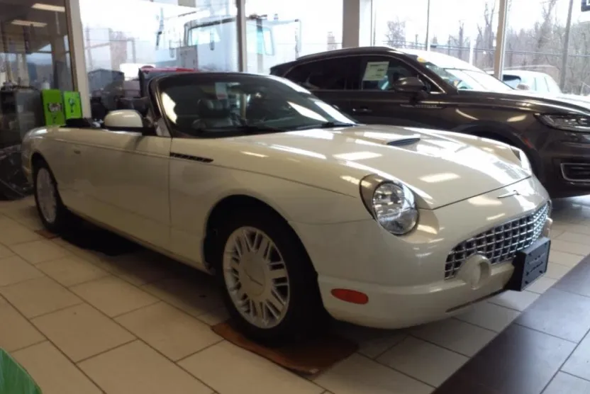2002 Ford Thunderbird Deluxe photo 1