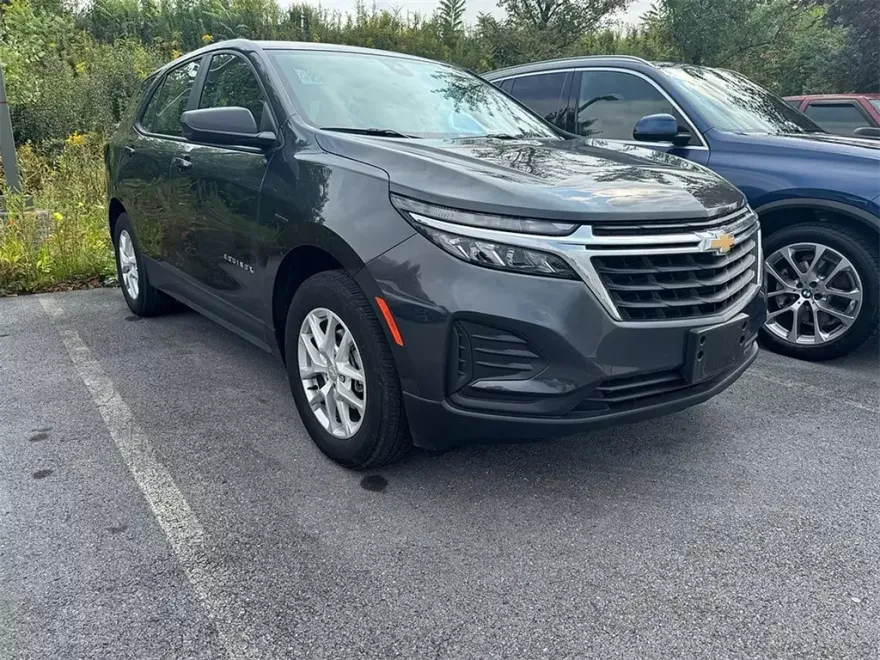 2022 Chevrolet Equinox LS photo 1
