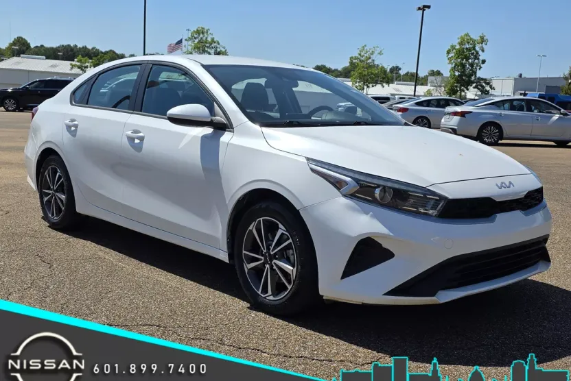 2023 Kia Forte LXS photo 1