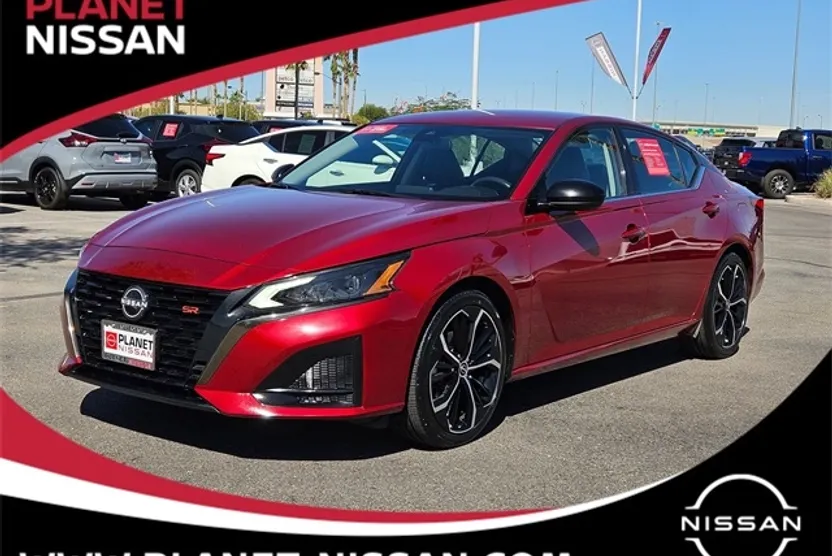 2023 Nissan Altima SR photo 1