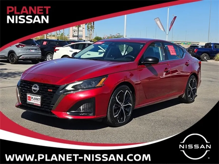 2023 Nissan Altima SR photo 1