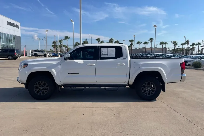 2023 Toyota Tacoma SR5 photo 1
