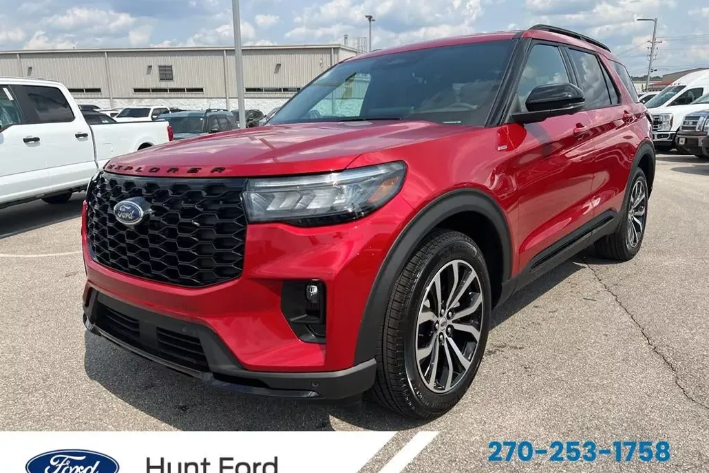 2025 Ford Explorer ST-Line photo 1