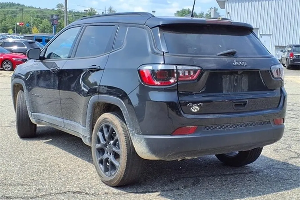 2024 Jeep Compass Latitude photo 1