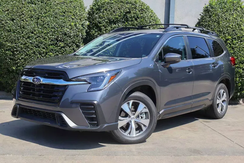 2025 Subaru Ascent Premium photo 1