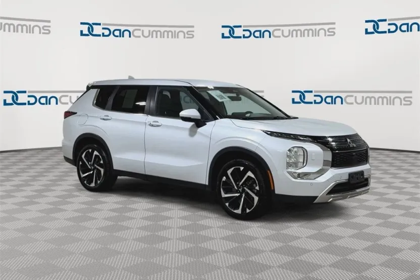 2024 Mitsubishi Outlander SE photo 1