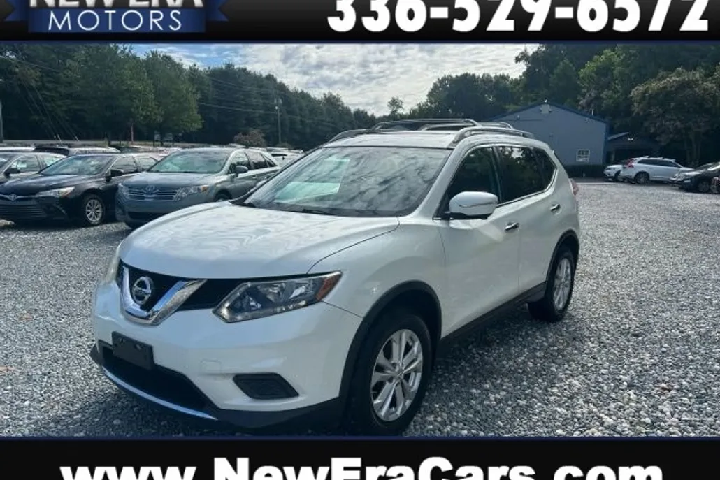 2015 Nissan Rogue SV photo 1