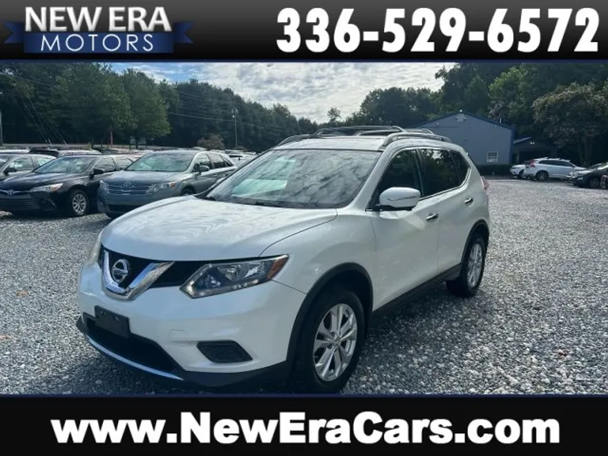 2015 Nissan Rogue SV photo 1