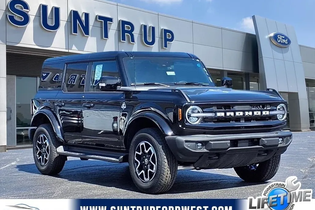2025 Ford Bronco Outer Banks photo 1