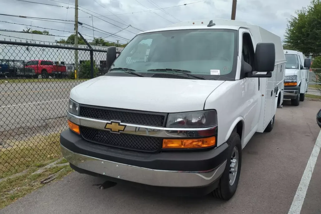 2025 Chevrolet Express Cutaway 3500 photo 1
