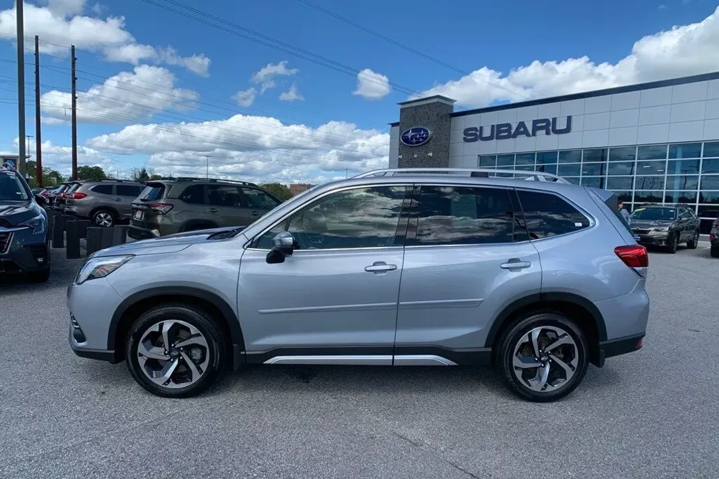 2022 Subaru Forester Touring photo 1