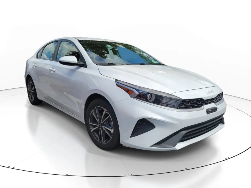 2023 Kia Forte LXS photo 1