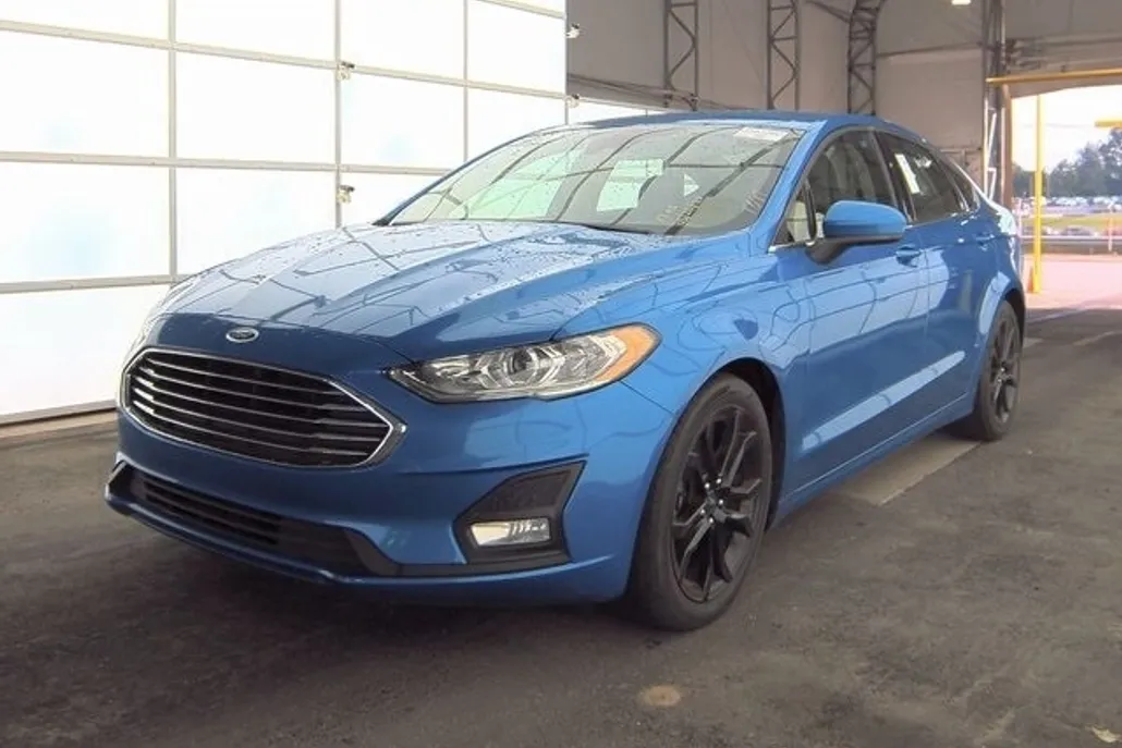 2020 Ford Fusion SE photo 1
